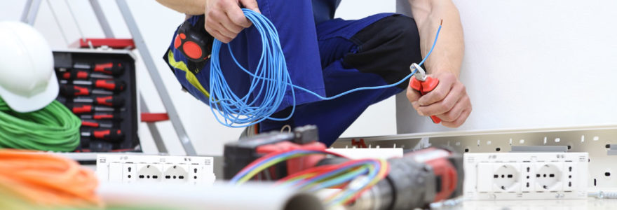 maison en consultant un électricien